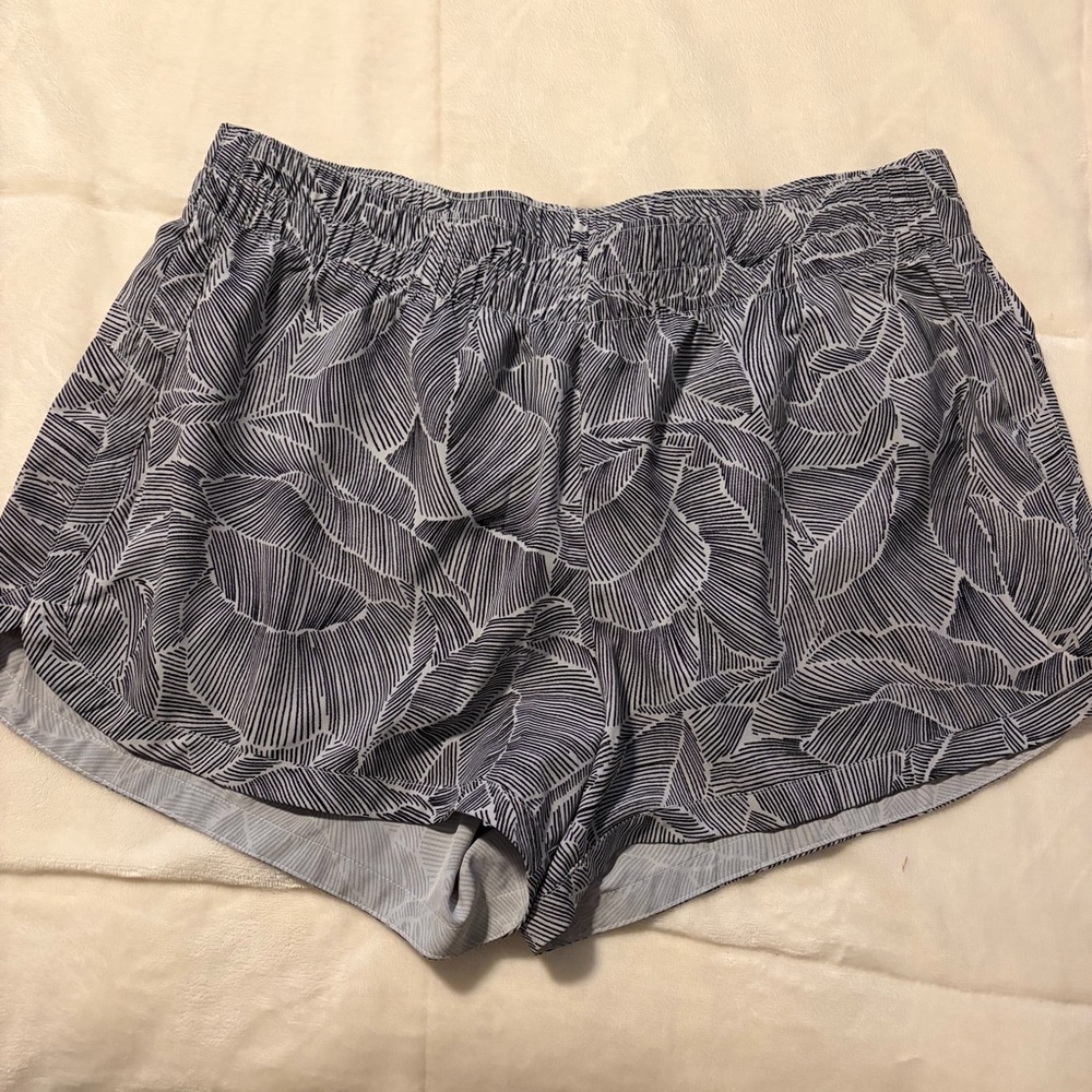 GAP GapFit leaf pattern lined running shorts